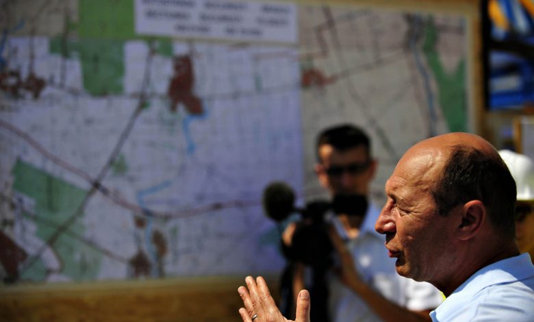 Băsescu vizitează digul de la Galați 5 | MyTex.ro
