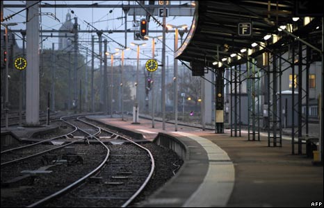 Români arestați în Franța pentru furt de cupru de la căile ferate 5 | MyTex.ro