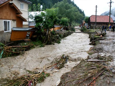 Banii pentru diguri s-au furat ca în codru 5 | MyTex.ro