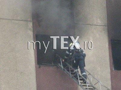 Pompierii au salvat un apartament, nu și... friptura 5 | MyTex.ro