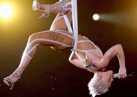 Pink, accident spectaculos în timpul unui concert 5 | MyTex.ro