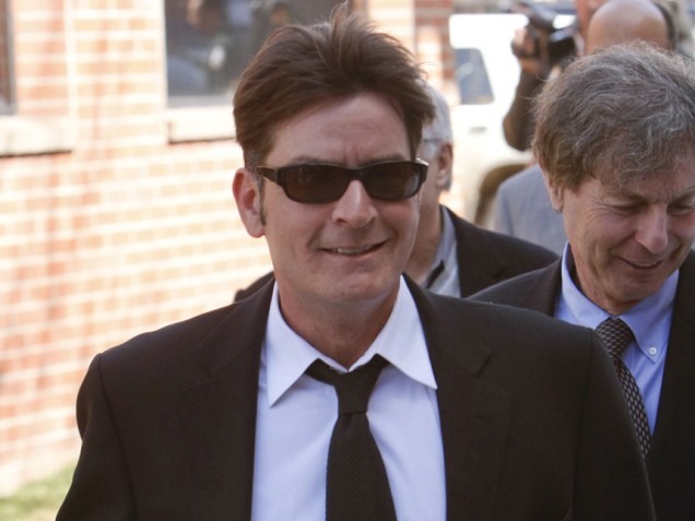 Charlie Sheen a scăpat de închisoare 6 article_261733_1.jpg