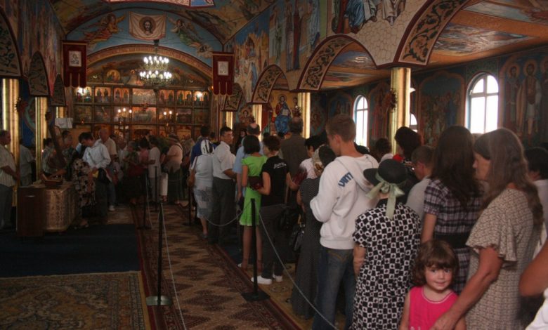 Codlea. Sute de credincioși în pelerinaj la Biserica "Schimbarea la Față" 13 | MyTex.ro