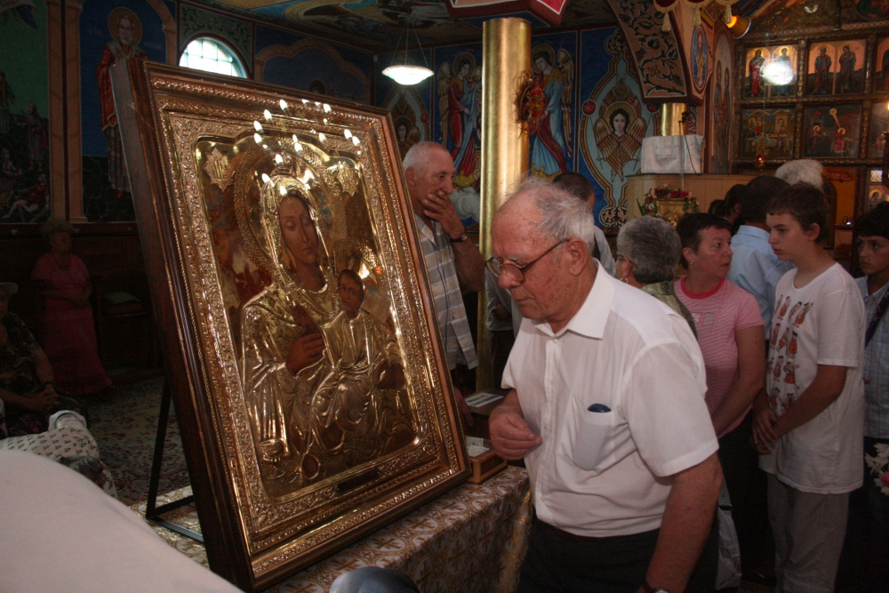 Codlea. Sute de credincioși în pelerinaj la Biserica "Schimbarea la Față" 15 article_261915_2.jpg