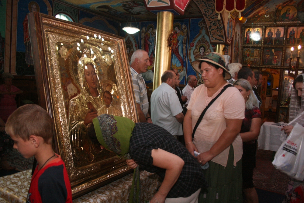 Codlea. Sute de credincioși în pelerinaj la Biserica "Schimbarea la Față" 16 article_261915_3.jpg