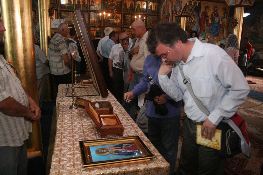 Codlea. Sute de credincioși în pelerinaj la Biserica "Schimbarea la Față" 18 article_261915_5.jpg