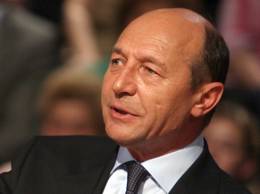Băsescu: Trebuie să luăm bani pentru investiții, nu ca să mâncăm 5 | MyTex.ro