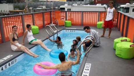 Containere de gunoi transformate în piscine 5 | MyTex.ro