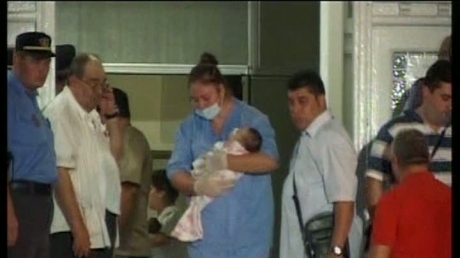 Medici israelieni pentru bebelușii arși 5 | MyTex.ro