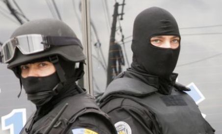 Nouă traficanți de droguri, reținuți 5 | MyTex.ro