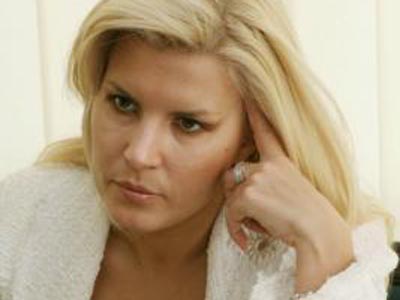 Elena Udrea vrea salarii cu 75% mai mari pentru cei care implementează proiecte UE 5 | MyTex.ro