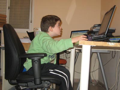 Un brașovean a violat doi minori, racolați de pe internet 5 | MyTex.ro