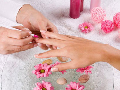 Înfrumusețare care punea în pericol sănătatea clienților 5 | MyTex.ro