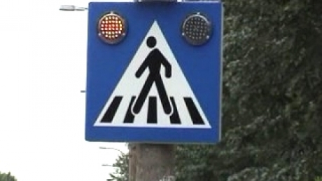 Pieton bătut de un polițist pentru că trecea strada prea lent 5 | MyTex.ro