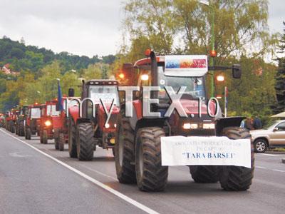 RĂBUFNIRE: Fermierii au ieșit la „arat” pe străzile Brașovului 5 | MyTex.ro