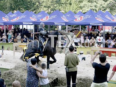 Lupte între cavaleri, show-uri „mistice” și concert Phoenix la „Turnirul Cetăților” 5 | MyTex.ro