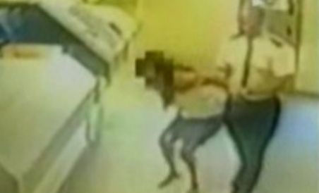 Femeie bătută de un polițist pentru că dormea în mașină 5 | MyTex.ro
