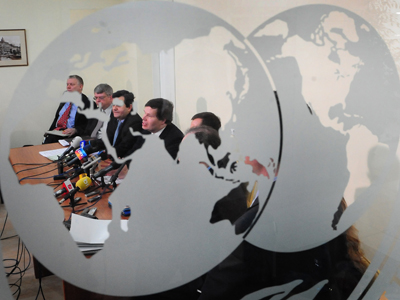 FMI: Creșterea economiei mondiale este încetinită de datoriile statelor 5 | MyTex.ro