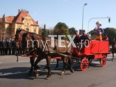 PARADÃ. De ziua lor, Pompierii brașoveni au defilat în centru 5 | MyTex.ro