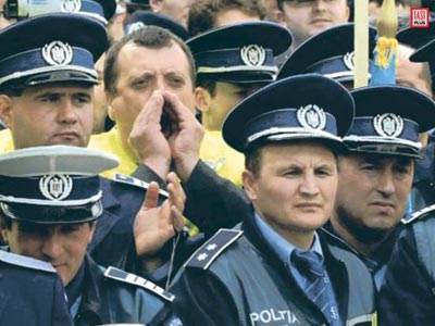 Polițiștii brașoveni au protestat prin... muncă 5 | MyTex.ro