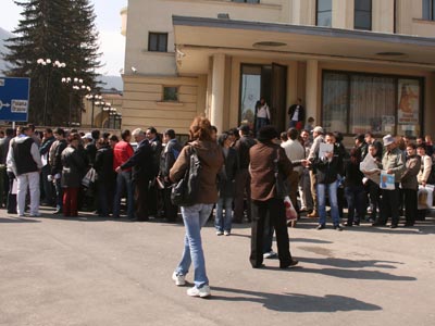Aproape 2.500 de șomeri brașoveni au ieșit luna trecută doar din statistici 5 | MyTex.ro