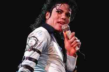 Mănușa lui Michael Jackson, vândută cu 330.000 de dolari 5 | MyTex.ro