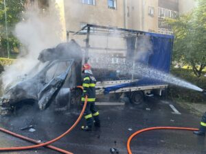 Autovehicule afectate de incendiu pe str. Cernei din Brașov | MyTex.ro