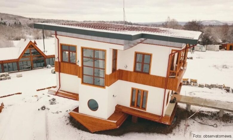 Casa răsturnată, obiectiv turistic în pregătire în apropiere de Brașov 5 | MyTex.ro