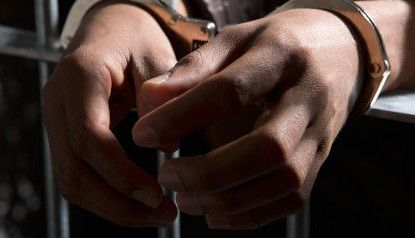 BRAȘOV. Codlean reținut de polițiști, după ce și-a bătut mama 5 | MyTex.ro