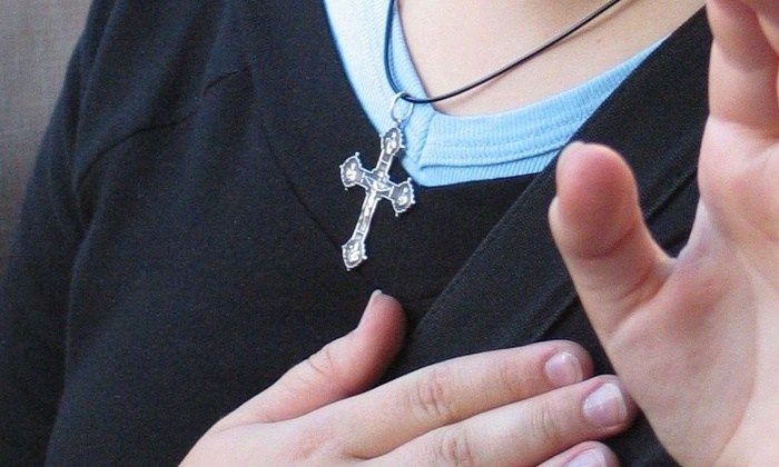 Județul BRAȘOV. Au furat din locuințe în care au intrat sub pretextul că strâng donații pentru un lăcaș de cult 5 | MyTex.ro