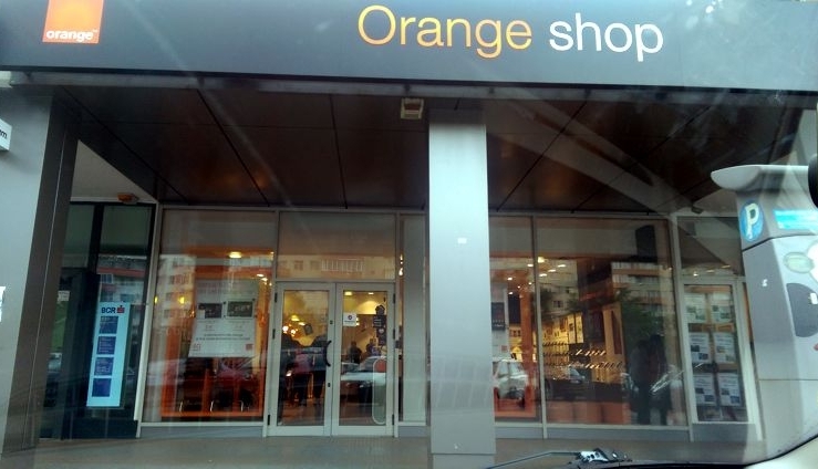 BRAȘOV. Apropo, știați că în Orange Shop ți se face poză pe furiș? 5 | MyTex.ro