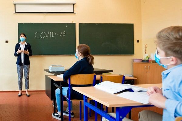 BRAȘOV. Școlile, un pas până la trecerea în online! Câți pacienți cu Covid sunt internați în spitalele din județ?!... 3 | MyTex.ro