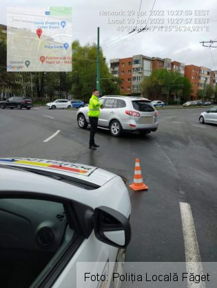 BRAȘOV. Capac de canal, distrus de un autocamion al Armatei, în zona Făget 9 | MyTex.ro