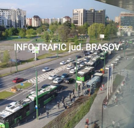 BRAȘOV. Bară la bară pe Bulevardul 15 Noiembrie... Să fie și „datorită" noului semafor?! 7 | MyTex.ro