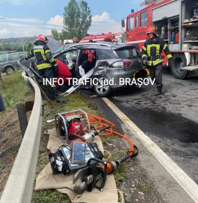 BRAȘOV. Accident între un TIR și un autoturism, pe DN 13 / Update: Șofer DECEDAT în accident 5 | MyTex.ro