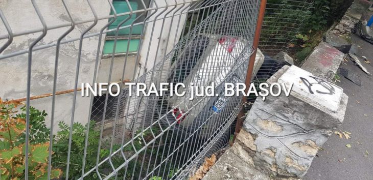 BRAȘOV. Autoturism... răsturnat (FOTO) / Update: Cine era la volan... 9 | MyTex.ro