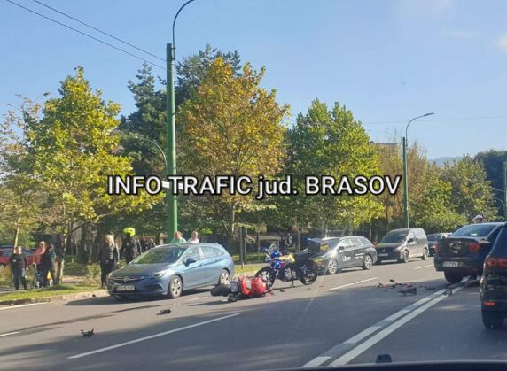 BRAȘOV. Motocicletă implicată într-un accident ușor, pe Bulevardul Saturn! 5 | MyTex.ro