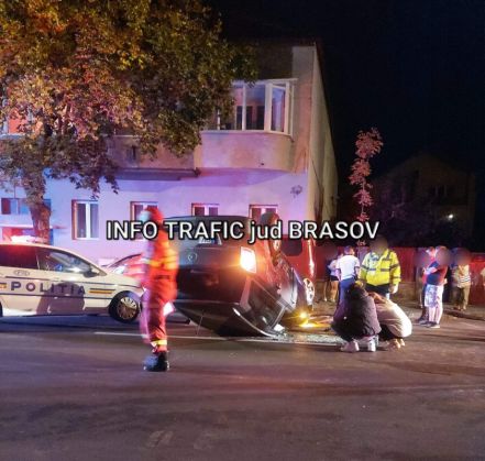 Update. BRAȘOV. Un tânăr s-a răsturnat cu mașina după ce a avariat două autoturisme parcate 5 | MyTex.ro