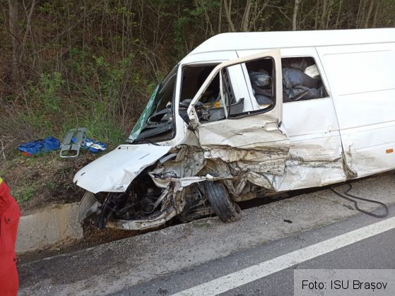 BRAȘOV. Accident cu trei victime, pe DN 13 (Galerie FOTO) 9 | MyTex.ro