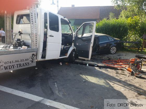 Trafic oprit pe DN 11, în urma unui accident cu victime încarcerate (Galerie FOTO) 17 | MyTex.ro