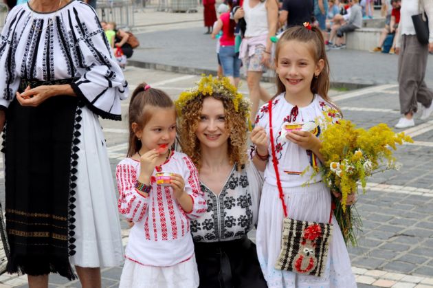 Lia-copii-ziua-iei_297884.jpg