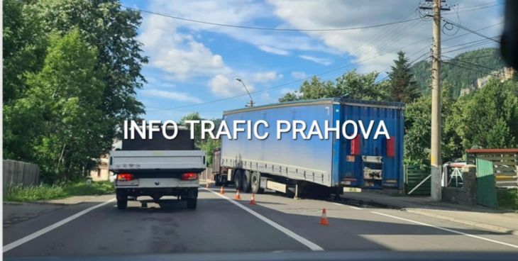 Pe DN 1 Brașov - Prahova, autoturism lovit de o semiremorcă desprinsă în mers! 5 | MyTex.ro