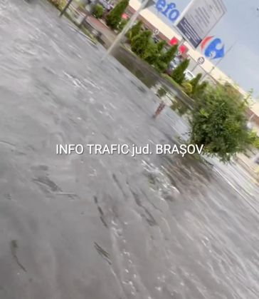BRAȘOV. Inundație la intrare spre... supermarket 9 | MyTex.ro