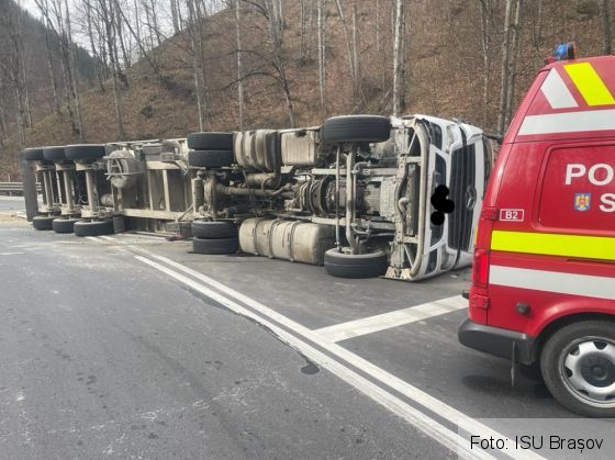 BRAȘOV. ULTIMA ORĂ. TIR răsturnat pe DN 13! O victimă! (Galerie FOTO) 13 | MyTex.ro