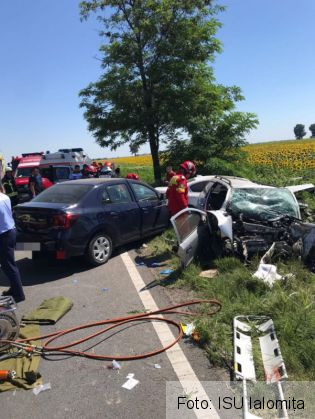 Patru oameni, morți într-un accident pe DN 2... (Galerie FOTO) 13 | MyTex.ro
