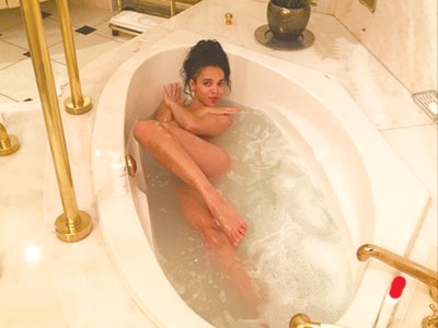 A pozat goală în cadă 5 | MyTex.ro