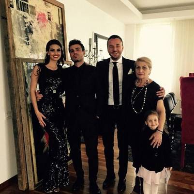 UAU. Adi Mutu, cu iubita în faţa altarului!!! 9 article_434933_2.jpg