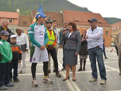 Principele Nicolae a ajuns la Brașov pe bicicletă, pentru a încuraja copiii să citească 5 | MyTex.ro