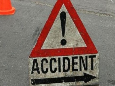 Depășire ratată... s-a izbit cu mașina de o poartă, un gard și o casă 5 | MyTex.ro