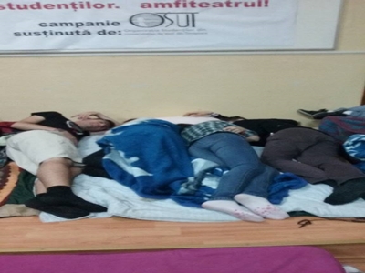 Update. Protestele studenților continuă - galerie foto 29 article_435353_8.jpg